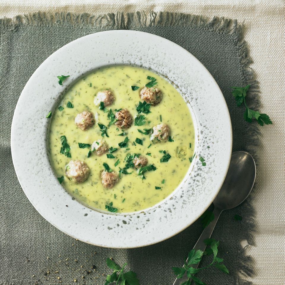 Selleriesuppe mit Mettklößchen | BRIGITTE.de