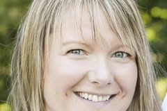 Unser Blog-Liebling: Andrea Schiefer lebt mit Mann und Sohn in Österreich und macht eine Ausbildung als psychologische Beraterin. Auf ihrem Blog Herzensglückskind schreibt sie über Entwicklungspsychologie und eine liebevolle, respektvolle Kommunikation mit Kindern. Ihr Credo: "Beziehung statt Erziehung". Spannend! Unser Blog-Liebling: Andrea Schiefer lebt mit Mann und Sohn in Österreich und macht eine Ausbildung als psychologische Beraterin. Auf ihrem Blog Herzensglückskind schreibt sie über Entwicklungspsychologie und eine liebevolle, respektvolle Kommunikation mit Kindern. Ihr Credo: "Beziehung statt Erziehung". Spannend!