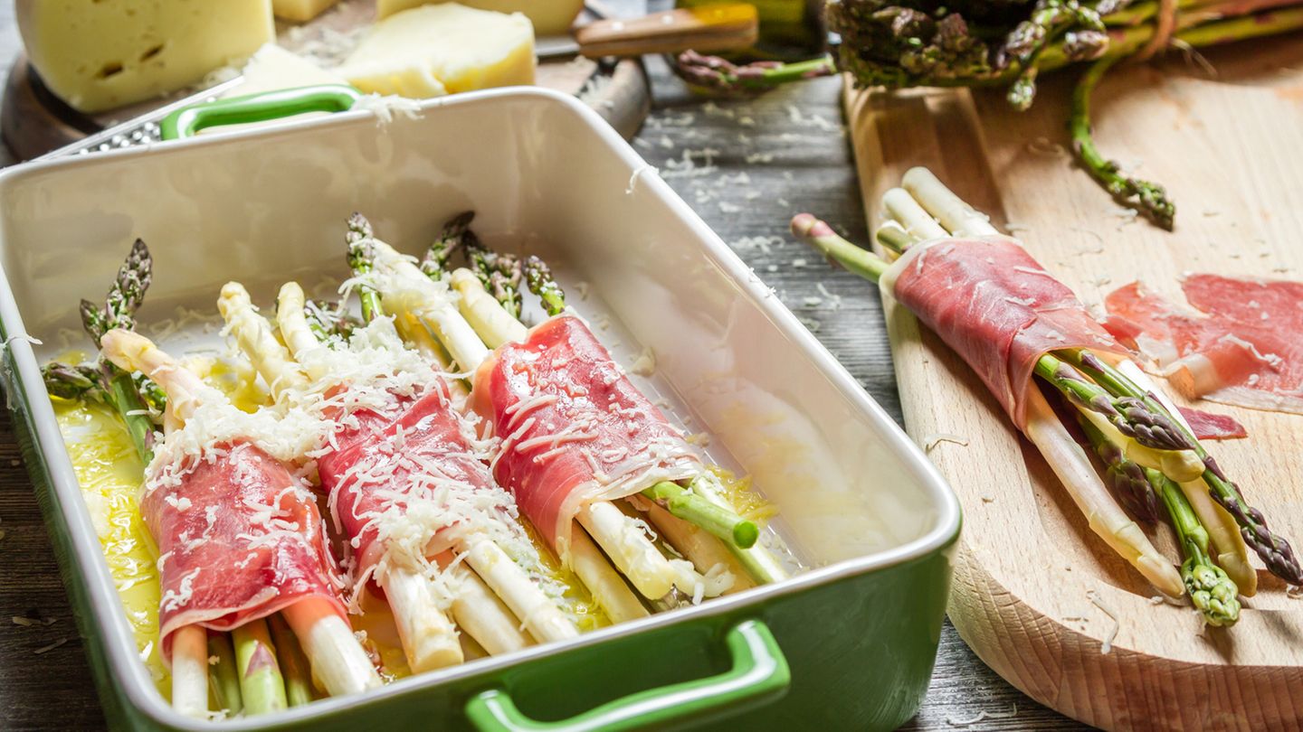 Spargel im Ofen zubereiten - so unkompliziert! | BRIGITTE.de