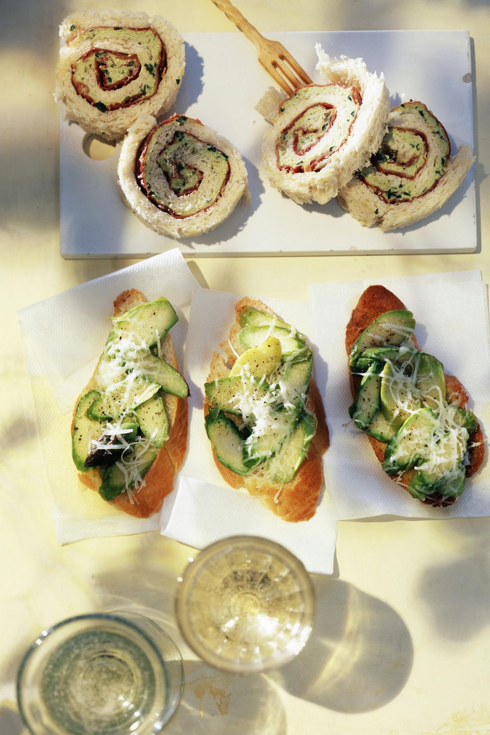 Spargelcremeröllchen mit Schinken Spargelcremeröllchen mit Schinken