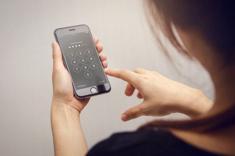 Polizei verrät: DIESER Geheimcode schützt uns vor Handy-Diebstahl!