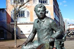 Dylan Thomas Statue in Swansea Dylan Thomas Statue in Swansea