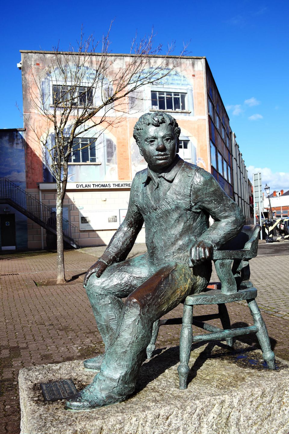 Dylan Thomas Statue in Swansea