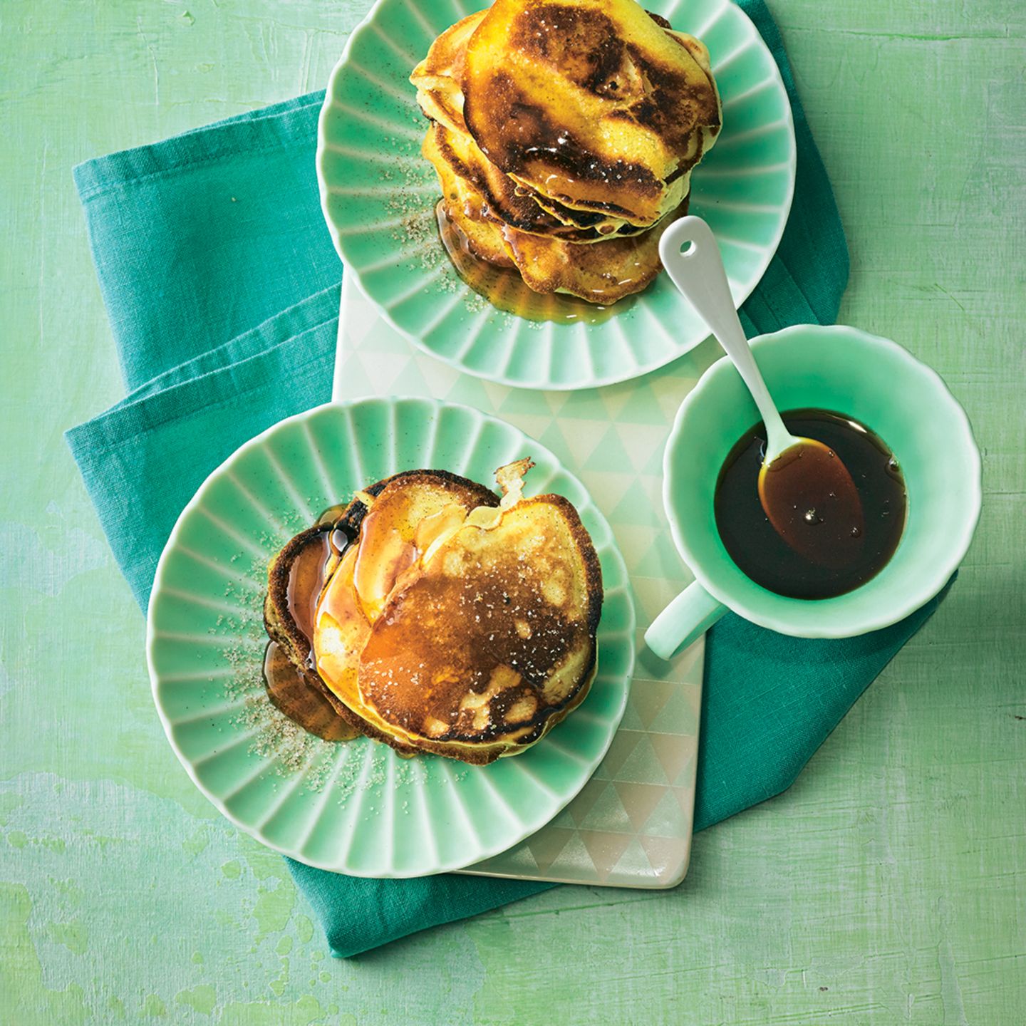 Apfel-Pancakes mit Ahornsirup