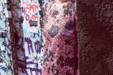 Alles, was glänzt: Kurzes Kleid mit grau-rosa Camouflage-Muster