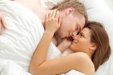 Länger durchhalten: Paar im Bett