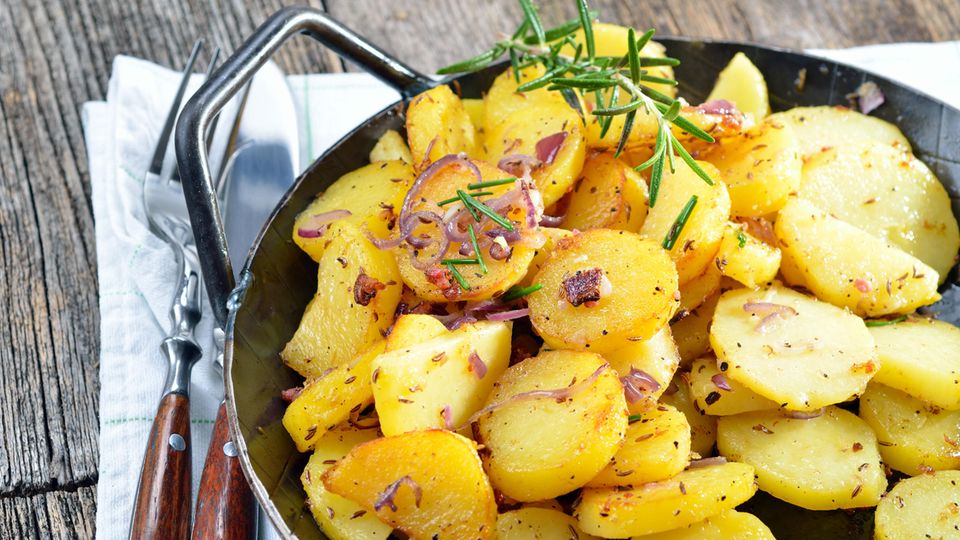 Bratkartoffeln zubereiten: So geht's