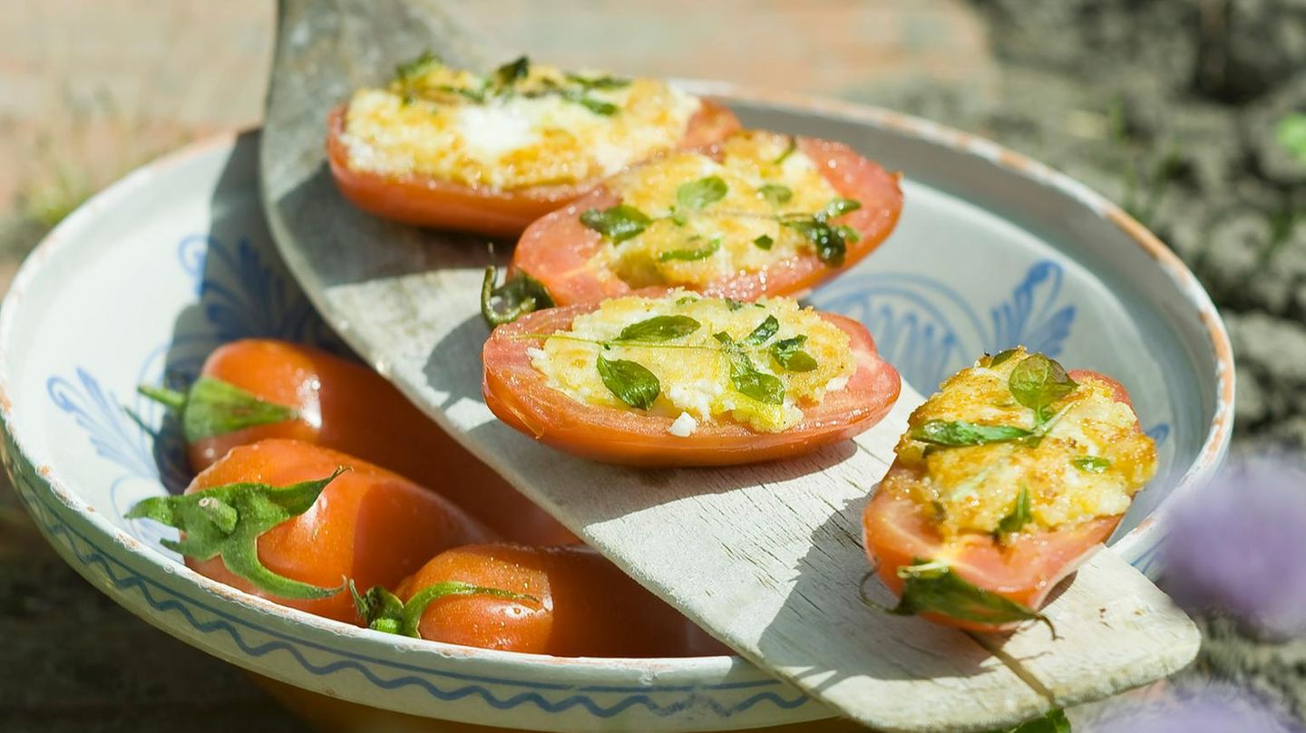 Gefüllte Tomaten mit Feta | BRIGITTE.de
