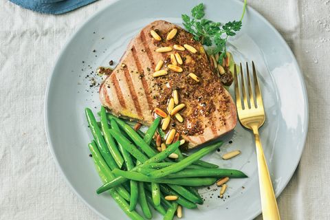 Thunfischsteaks mit Ahorn-Senf-Glasur und grünen Bohnen