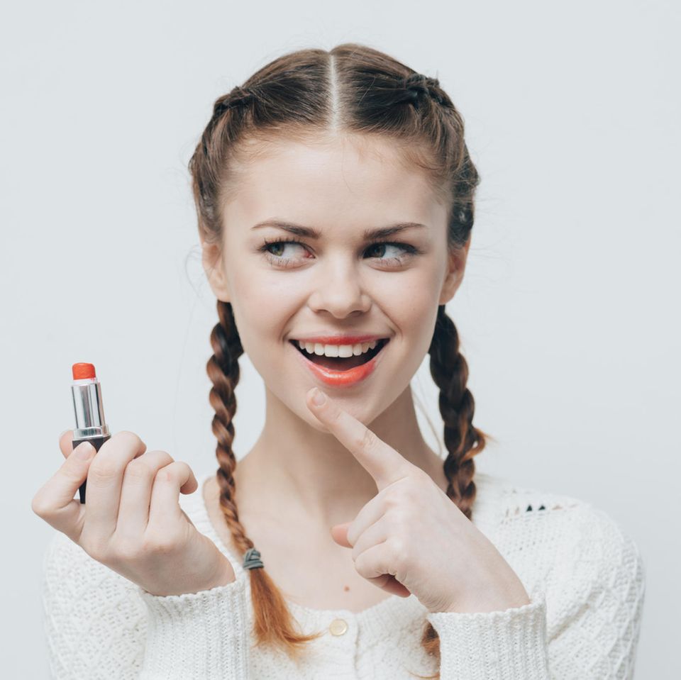 Aufgemaltes Lippenpiercing - der neue Beauty-Trend