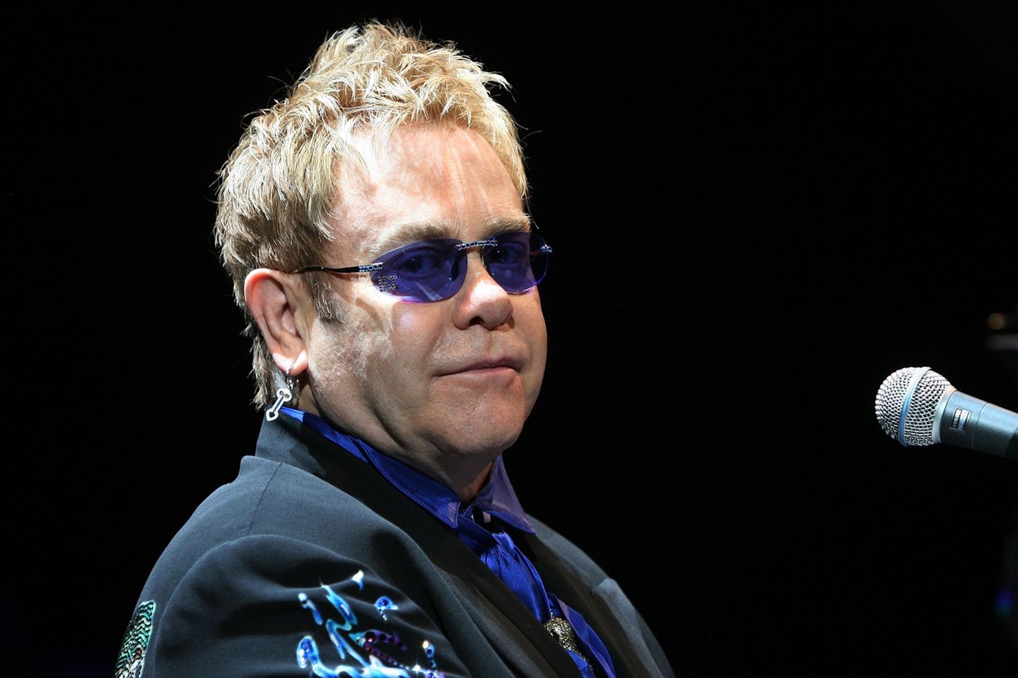 Elton John an "seltener und potentiell tödlicher Infektion" erkrankt!