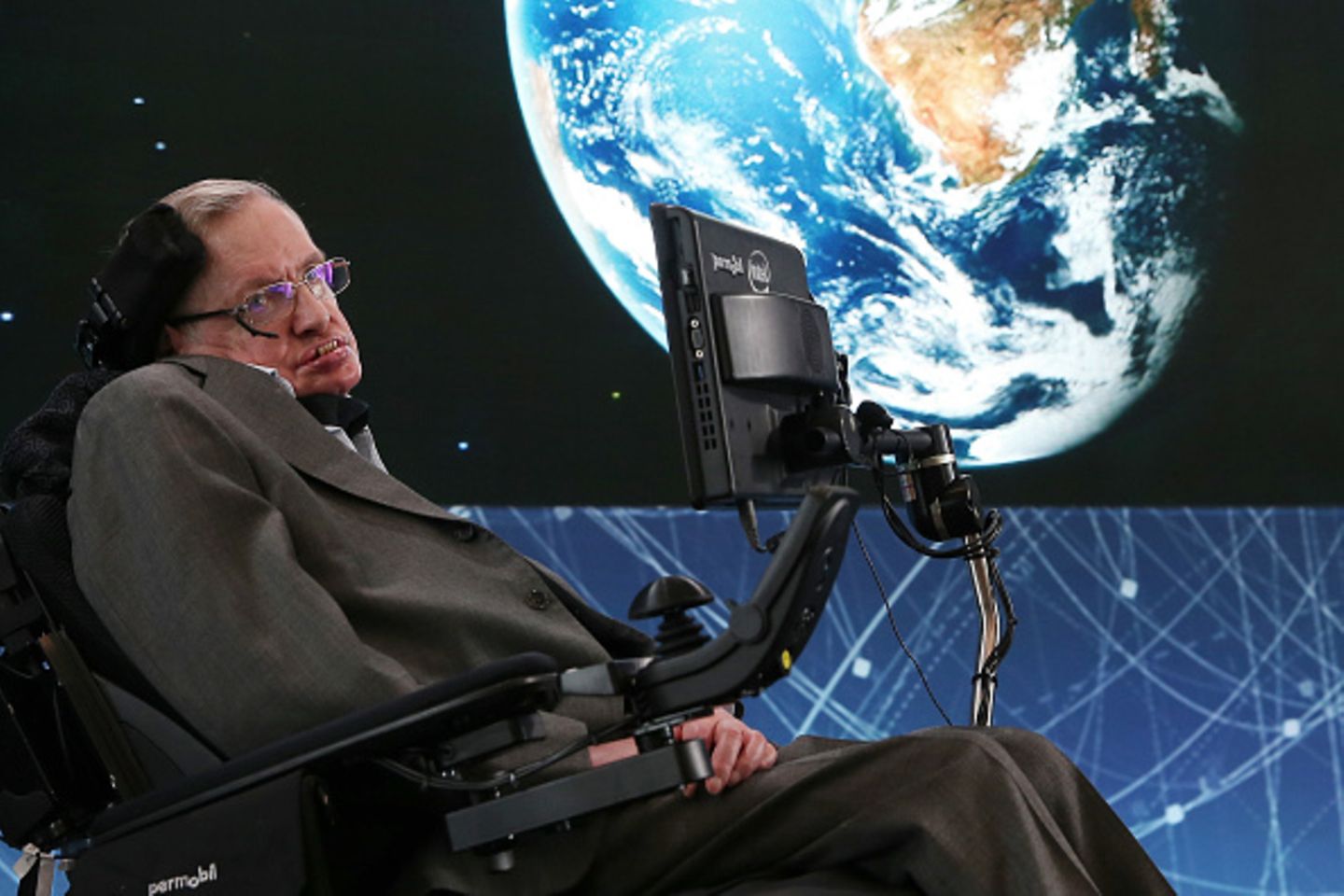 Stephen Hawking mahnte: Menschen können nur noch 100 Jahre auf der Erde leben!