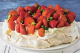 Früchte, Sahne, Baiser: Das sind die Key-Elemente dieser Torte, die alle Mühe mit Genuss belohnt