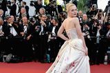 Elle Fanning auf dem roten Teppich in Cannes