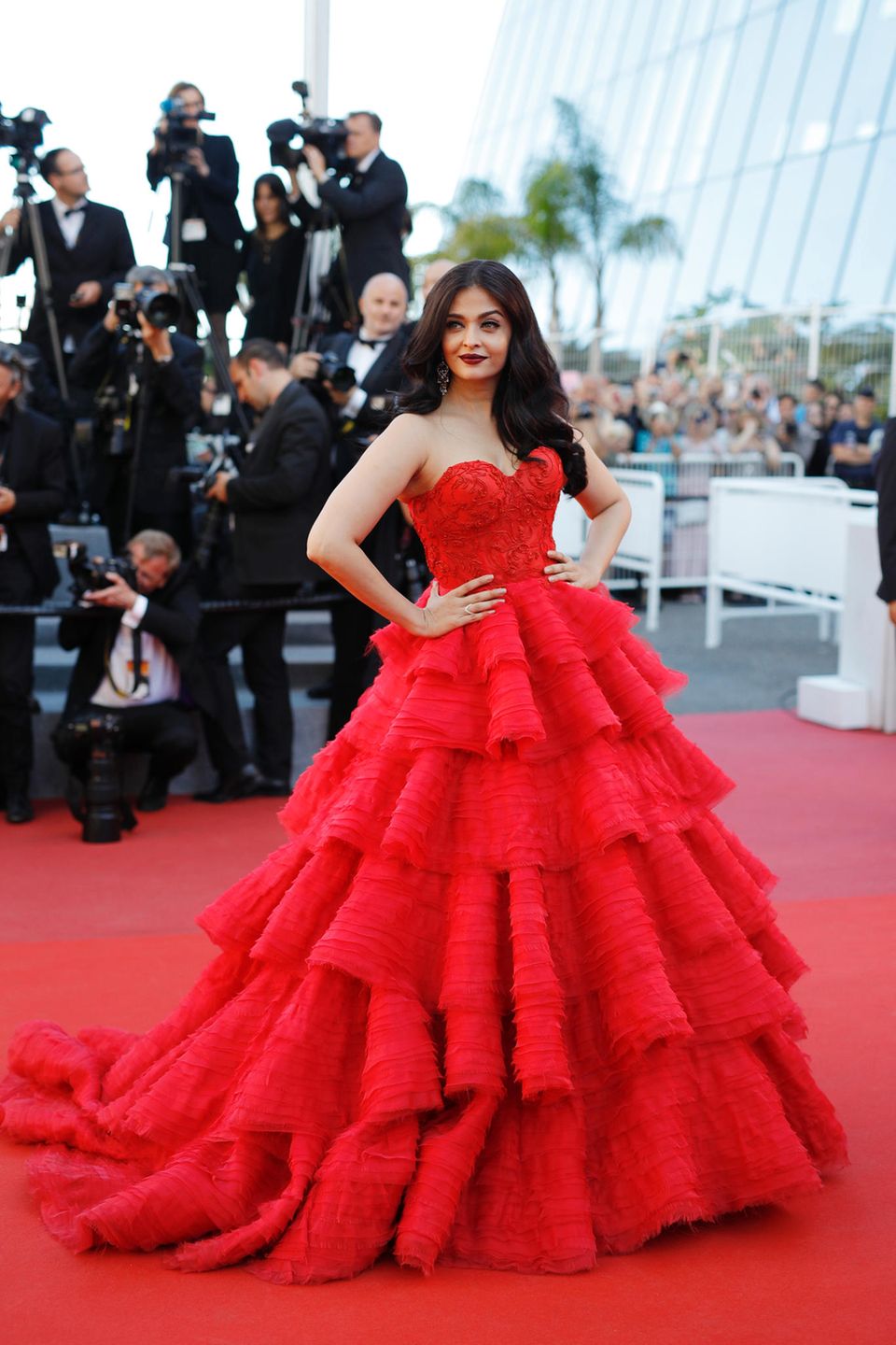 Aishwarya Rai in einem atemberaubenden roten Kleid