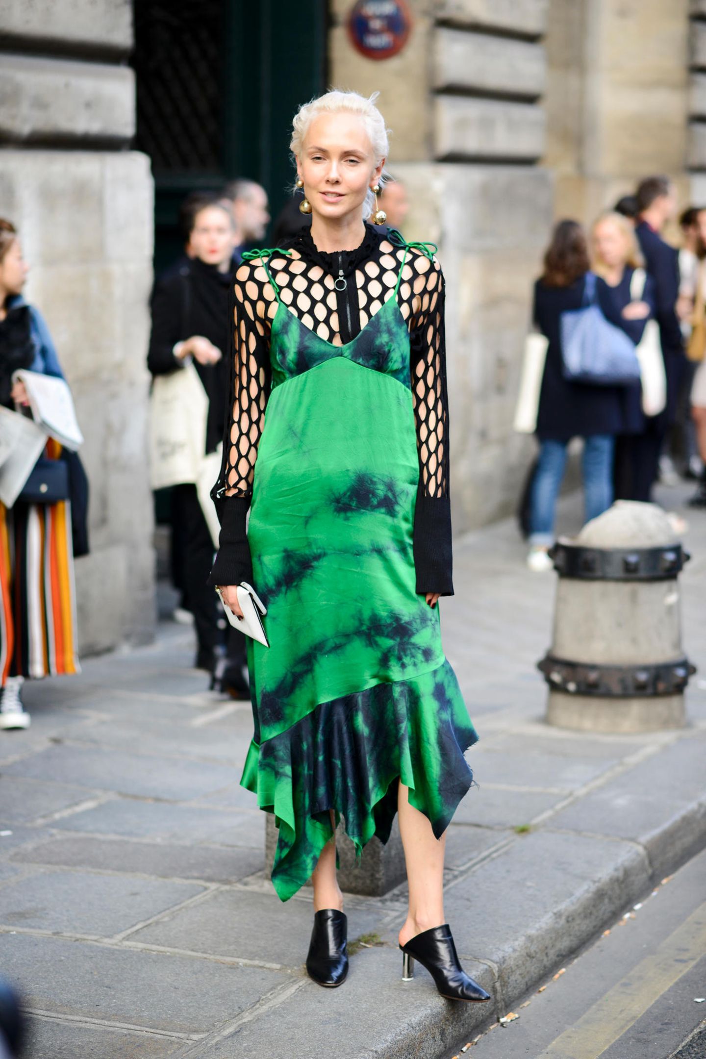 Ugly Fashion - Netztop zu grün gebatiktem Kleid