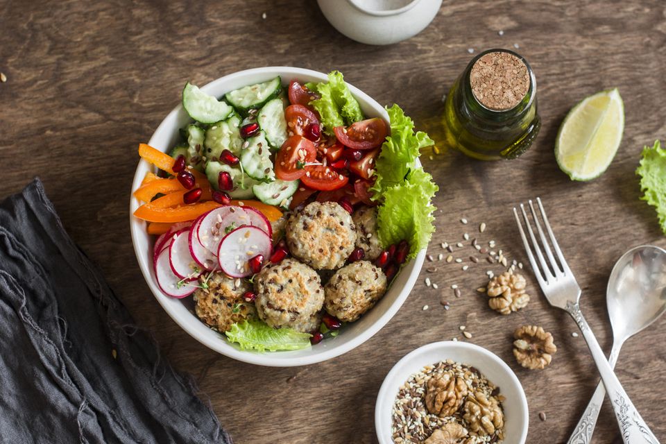 Dash-Diät: Salat-Bowl mit frischem Gemüse