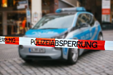Bahnhof bei München: Mann schießt Polizistin (26) in den Kopf