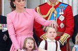 Queen-Geburtstag: So süß stehlen George & Charlotte allen die Show 💞