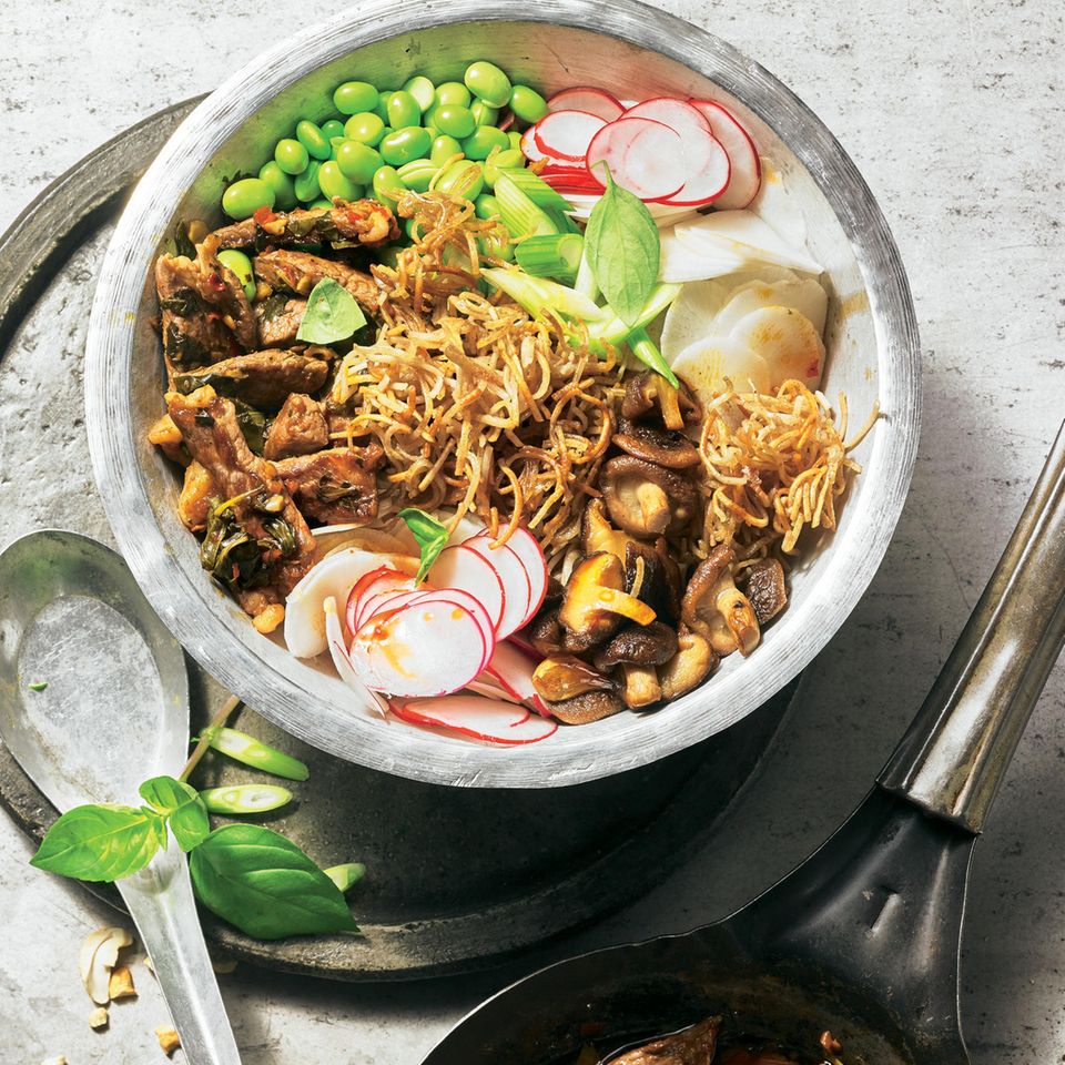 Nudel-Rindfleisch-Salat mit Sojabohnen