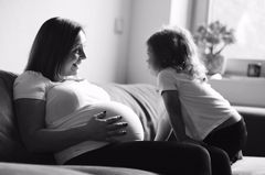 Unser Blog-Liebling: Sarah kommt eigentlich aus dem Ruhrpott, lebt mit ihren beiden Kindern und dem Mann aber in den Niederlanden. Auf ihrem Blog Lotte & Lieke schreibt sie, was sie dort so als Mom erlebt, außerdem hat sie ein Faible für schönes Design, DIY und schicke Mode. Unser Blog-Liebling: Sarah kommt eigentlich aus dem Ruhrpott, lebt mit ihren beiden Kindern und dem Mann aber in den Niederlanden. Auf ihrem Blog Lotte & Lieke schreibt sie, was sie dort so als Mom erlebt, außerdem hat sie ein Faible für schönes Design, DIY und schicke Mode.
