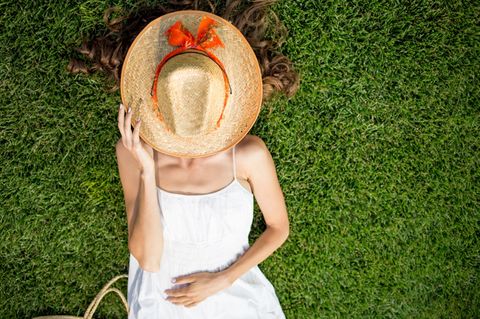 Sonnenallergie - Tipps und Hausmittel gegen Quaddeln und Juckreiz