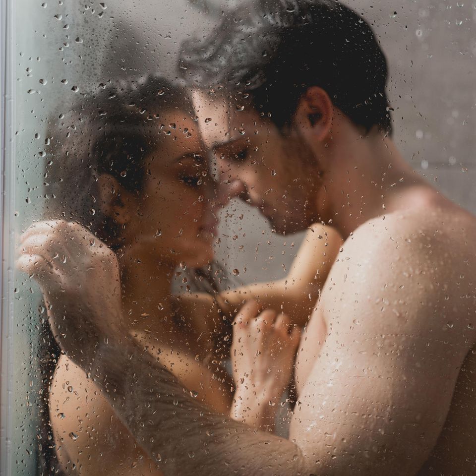 Sex unter der Dusche: Paar in Dusche