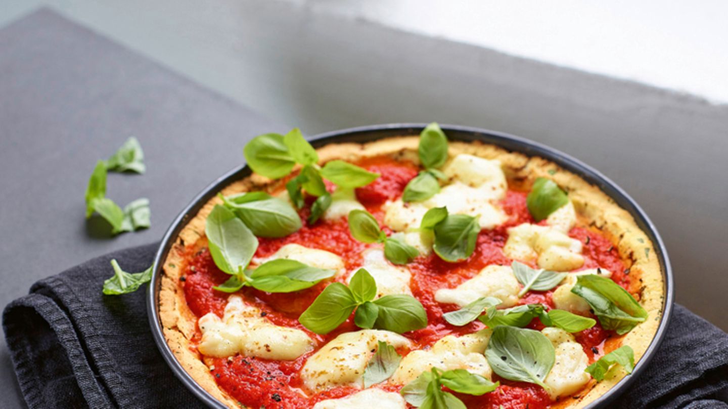 Kokospizza Mit Basilikum Und Mozzarella Brigitte De