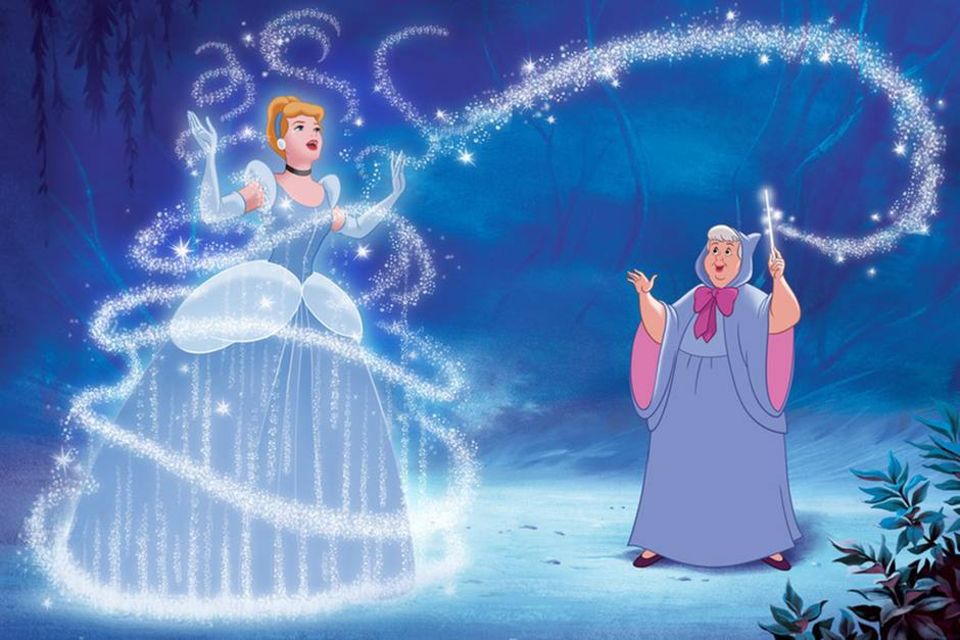 Disney-Prinzessin Cinderella in einem blauen Kleid