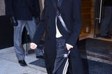 Victoria Beckham trägt Sneaker von Adidas
