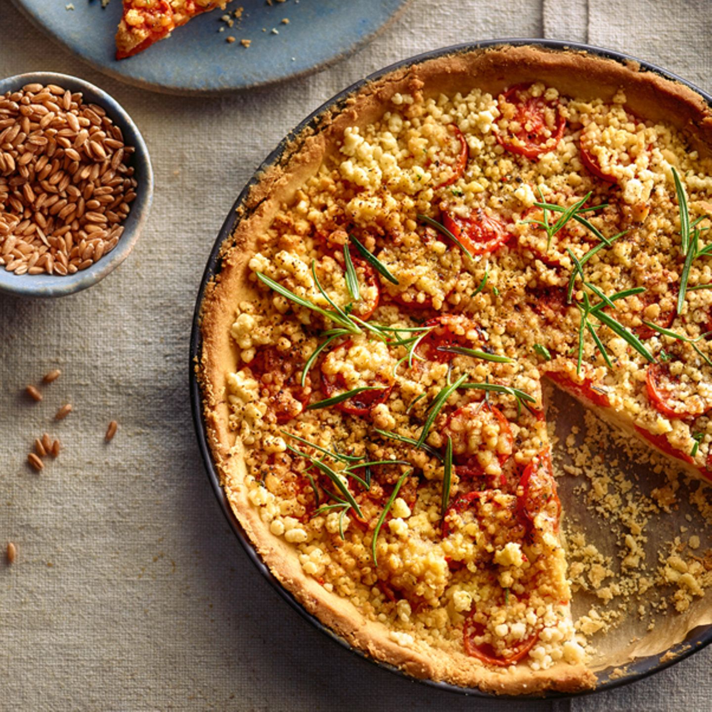 Tomatentarte mit Rosmarinstreuseln