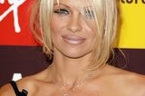 Pamela Anderson trägt braunfarbenen Lipliner