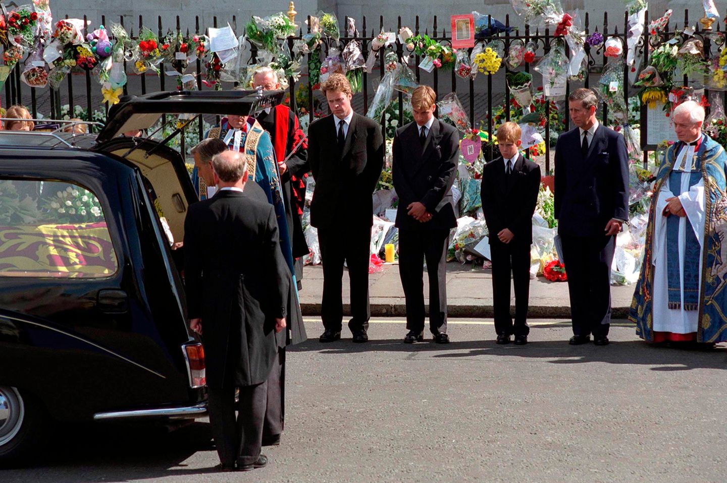 Schwere Vorwürfe! Dieses Foto von Dianas Beerdigung ist eine große Lüge