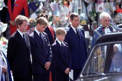 Schwere Vorwürfe! Dieses Foto von Dianas Beerdigung ist eine große Lüge Schwere Vorwürfe! Dieses Foto von Dianas Beerdigung ist eine große Lüge