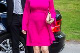 Prinzessin Sofia schwanger in einem auffälligen pinken Kleid
