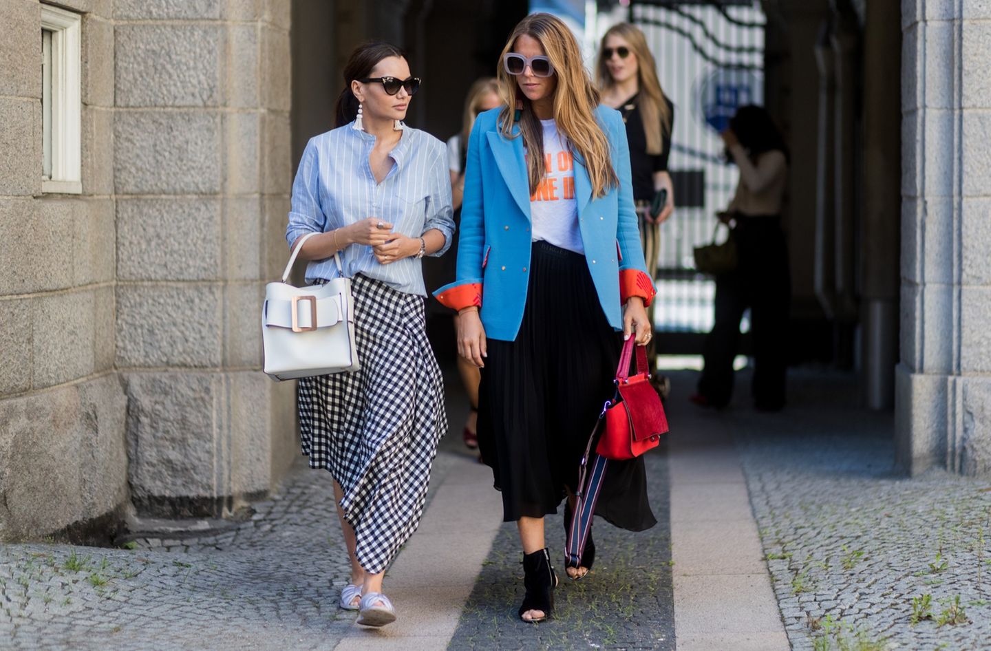 Streetstyle von zwei Frauen bei der Copenhagener Fashion Week
