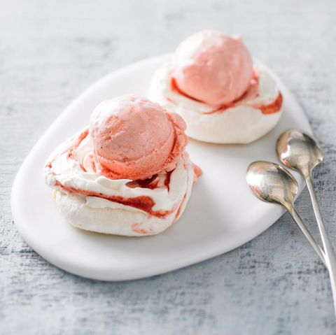 Eis selber machen: Erdbeer-Rosen-Sorbet