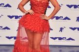 Vanessa Hudgens in einem roten Kleid