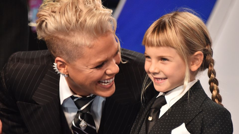 "Mama, ich bin hässlich" - Wie Pink auf diese Worte ihrer Tochter reagiert, rührt zutiefst! "Mama, ich bin hässlich" - Wie Pink auf diese Worte ihrer Tochter reagiert, rührt zutiefst!