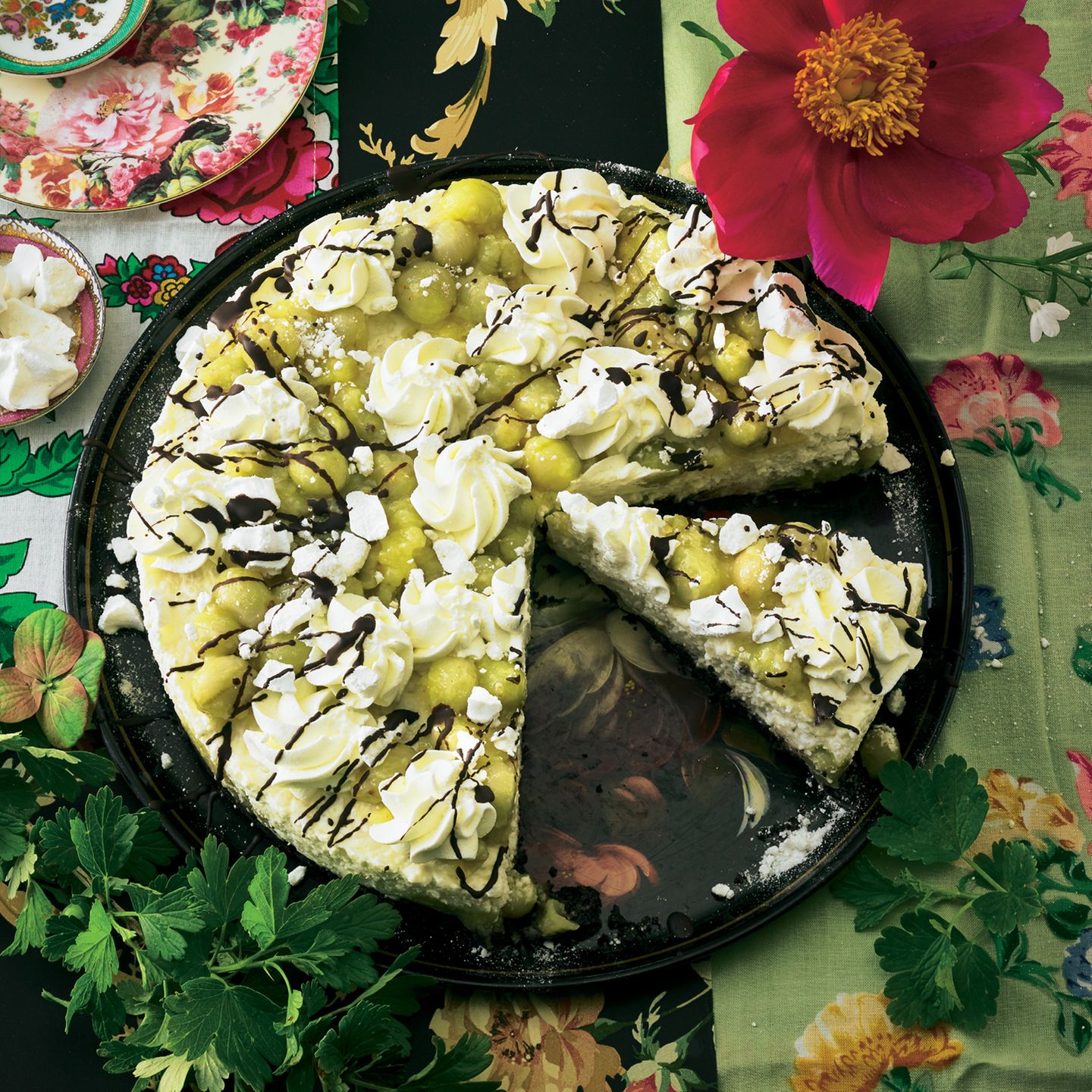 Stachelbeer-Sahnereis-Torte mit "Oreos"