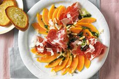 Papaya-Carpaccio als Vorspeise zu Weihnachten Papaya-Carpaccio als Vorspeise zu Weihnachten