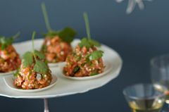 Lachs-Tatar als Vorspeise zu Weihnachten Vorspeise zu Weihnachten: Lachs-Tatar