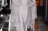 Brautkleider Trends 2018: Seidenkleid mit Schleier bei Reem Acra