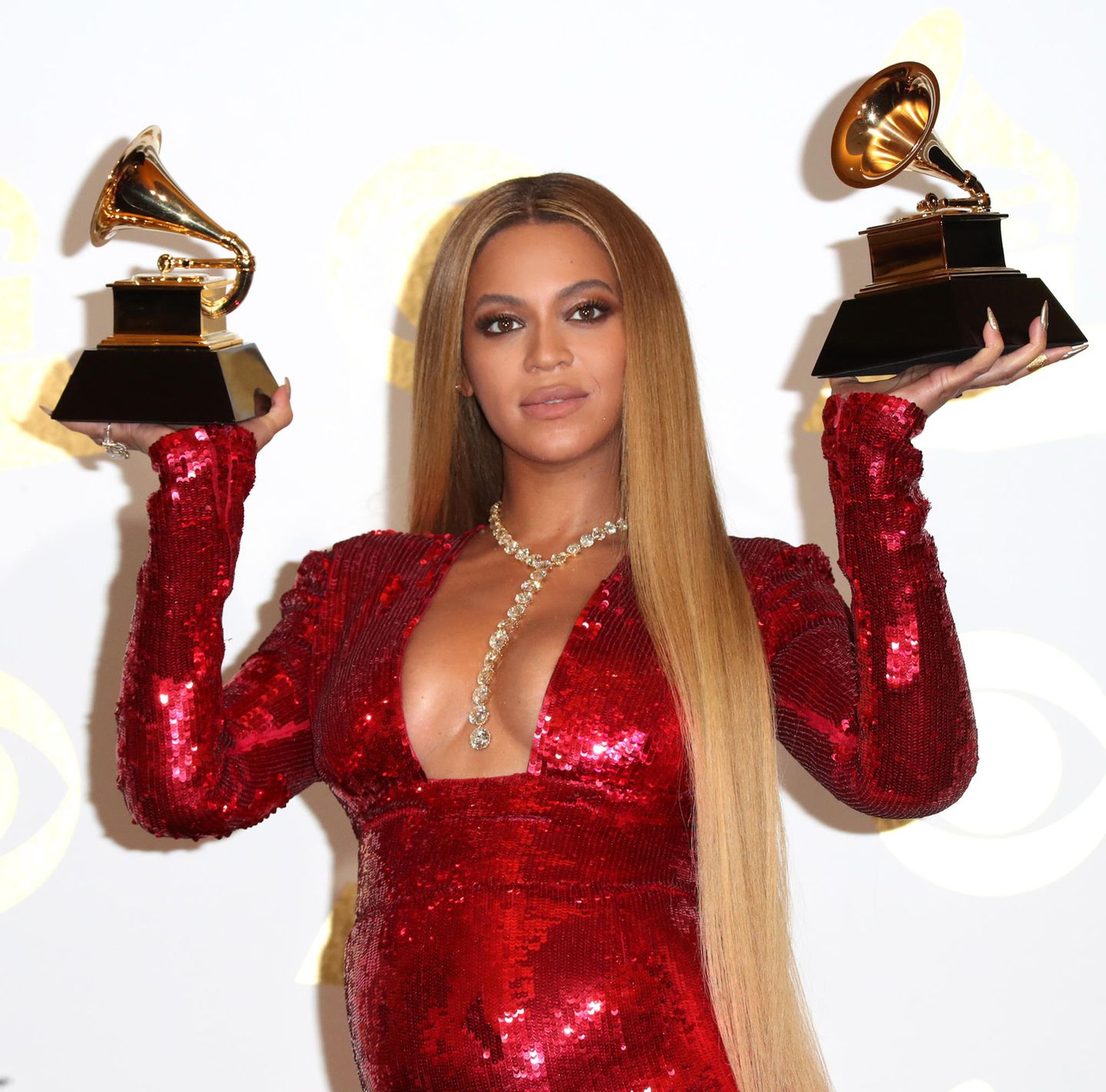 Beyoncé mit Perücke