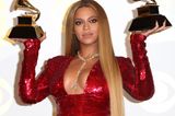 Beyoncé mit Perücke