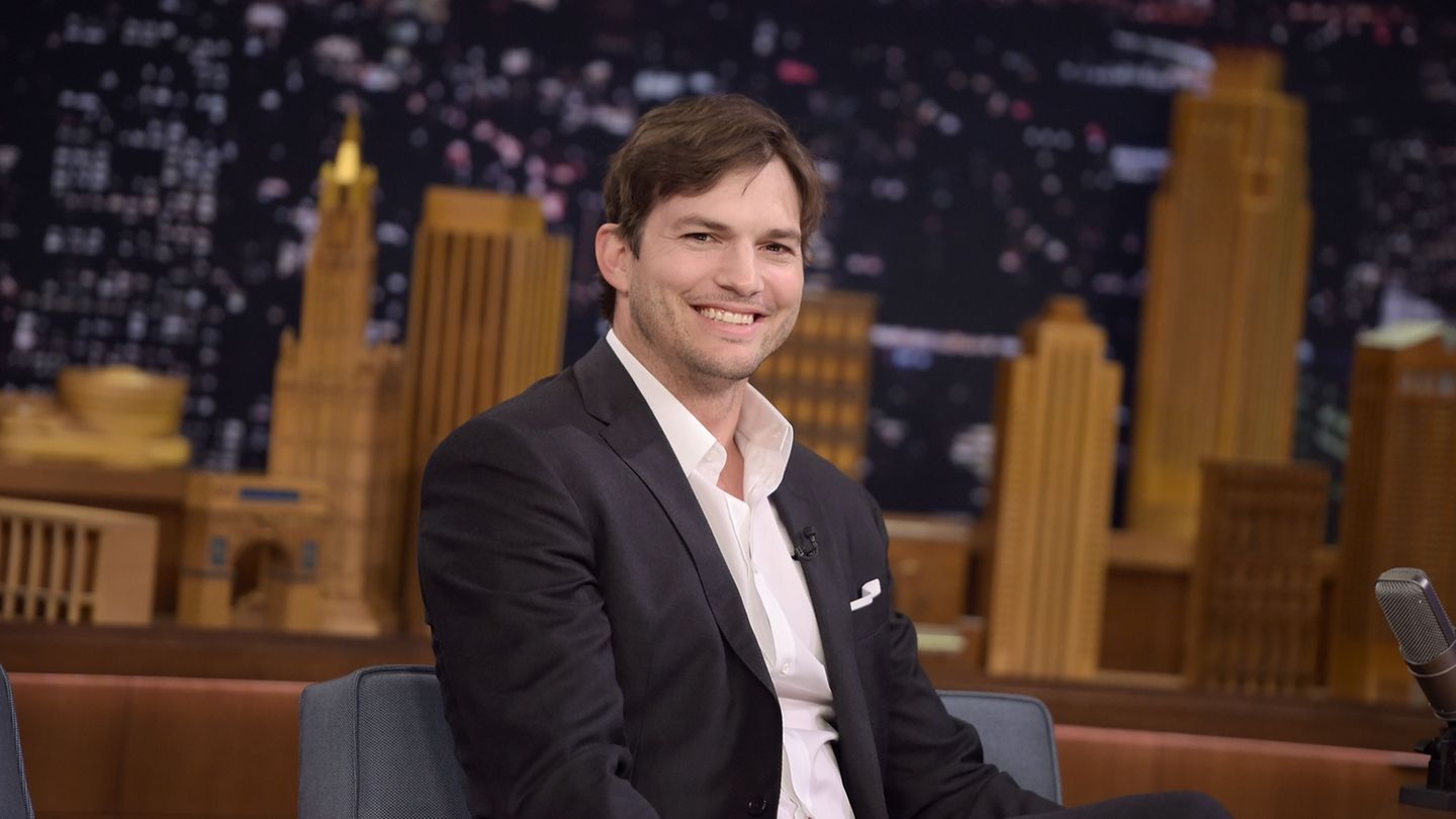 Ashton Kutcher zeigt Sohn Dimitri - und beweist Humor ...