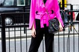 Streetstyle mit pinkem Blazer bei der London Fashion Week