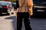 Milan fashion Week Streetstyle mit drapierter Bluse