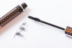 Jünger aussehen mit diesen Make-up-Tricks Jünger aussehen mit diesen Make-up-Tricks
