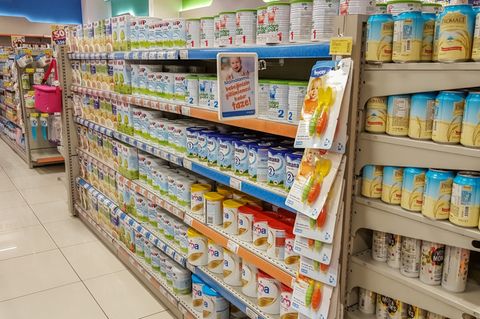 Erpresser vergiftet Babynahrung in Supermärkten - er fordert über 10 Millionen Euro!